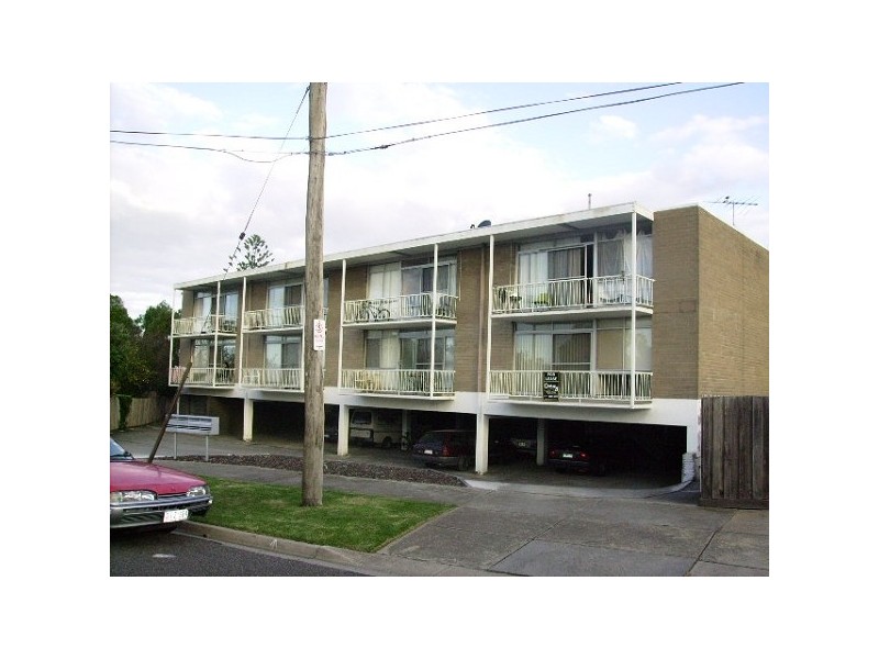4/3 East Court, Newcomb VIC 3219