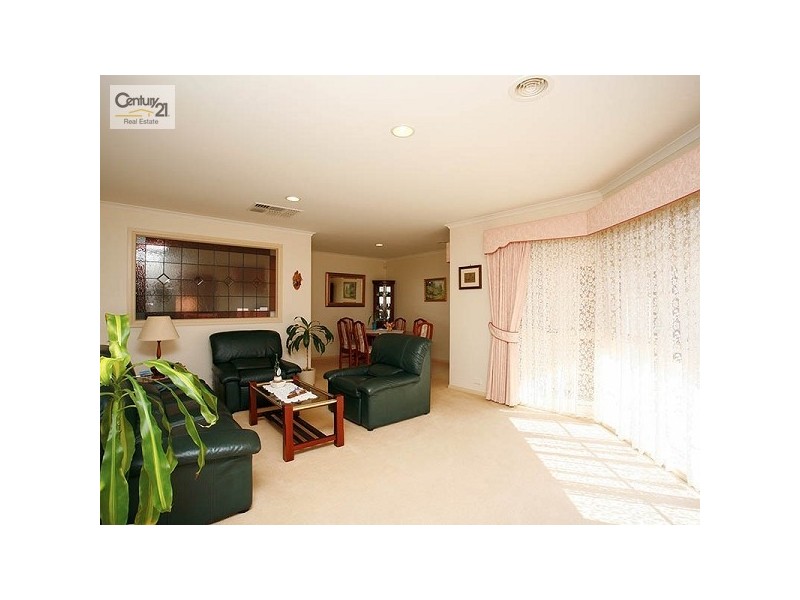 13 Wellesley Drive, Taylors Lakes VIC 3038