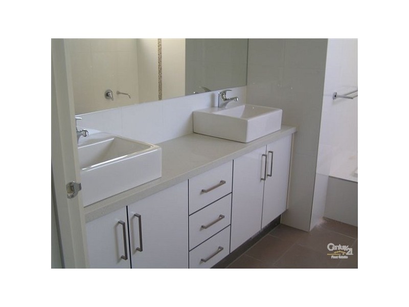 2/125 Fyffe Street, Thornbury VIC 3071