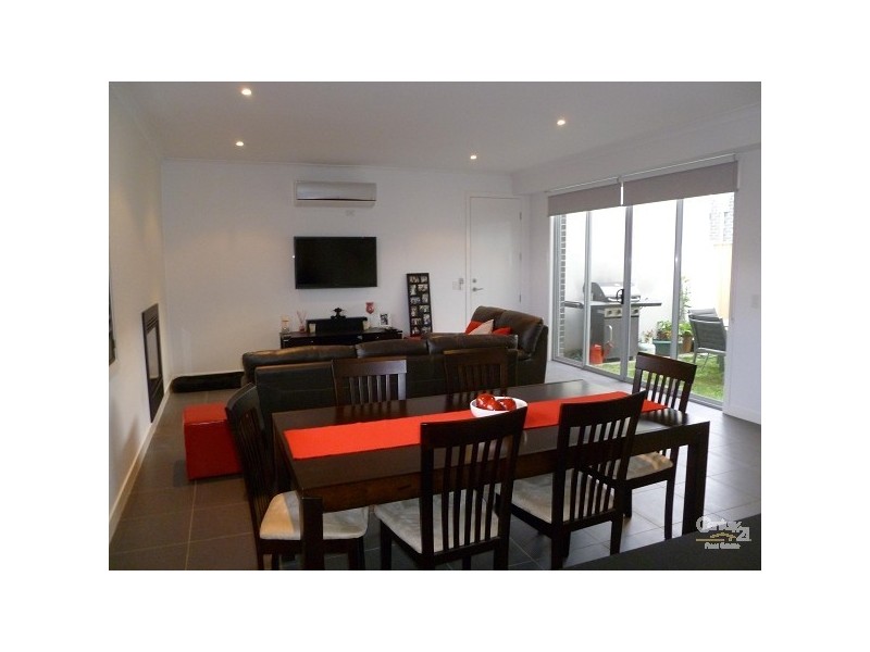 2 Irwin Gardens, Caroline Springs VIC 3023