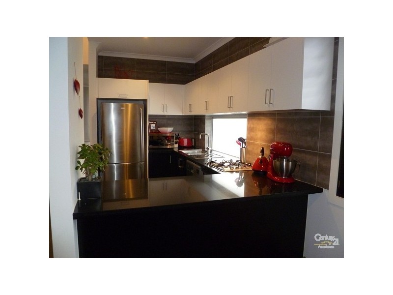 2 Irwin Gardens, Caroline Springs VIC 3023