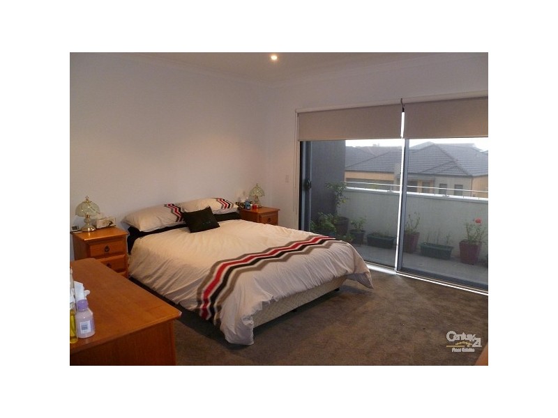 2 Irwin Gardens, Caroline Springs VIC 3023