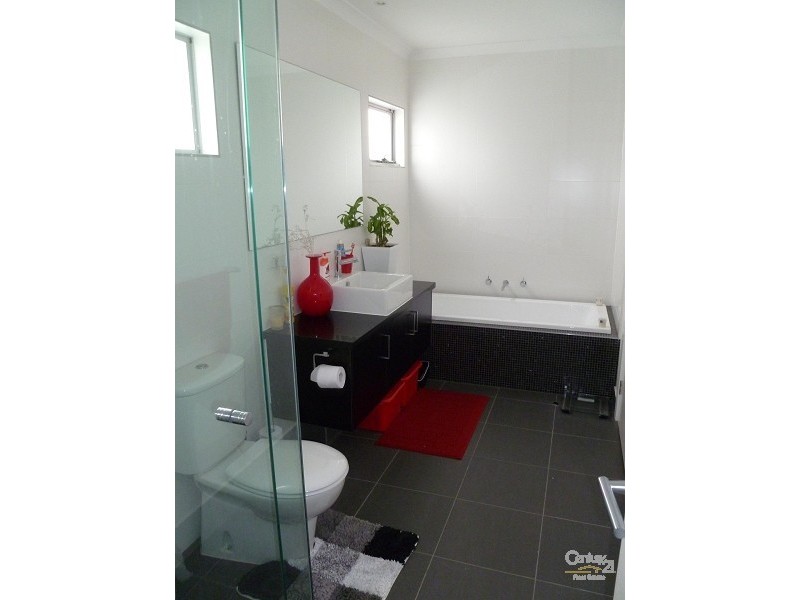 2 Irwin Gardens, Caroline Springs VIC 3023