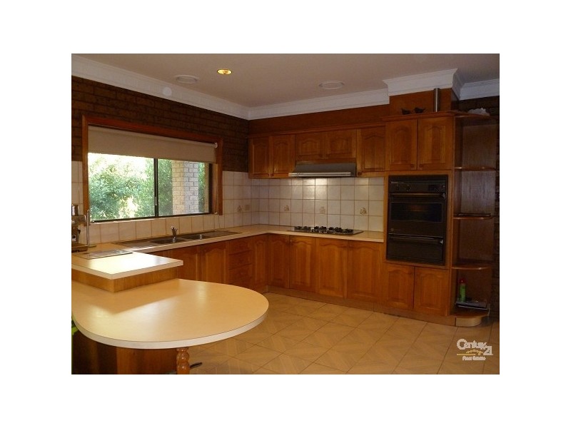 6 Medlar Court, Mill Park VIC 3082