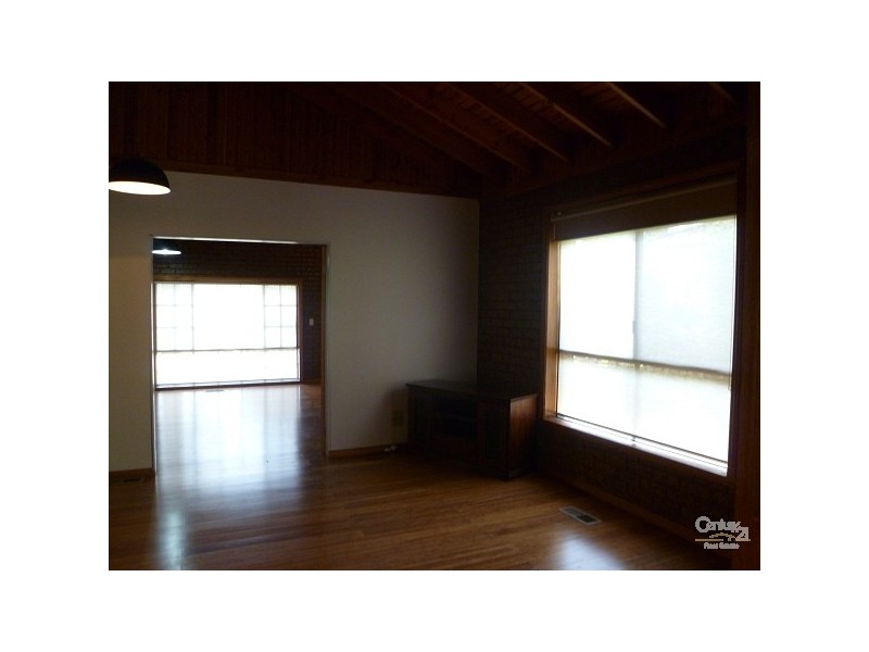 6 Medlar Court, Mill Park VIC 3082