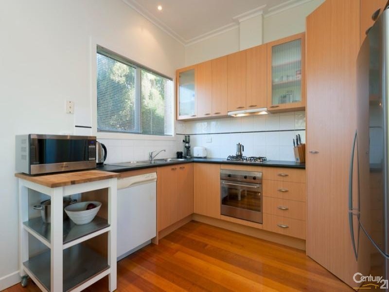 2/66 Hammond Street, Thornbury VIC 3071