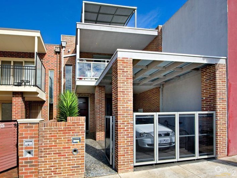 13 Scarborough Place, Kensington VIC 3031