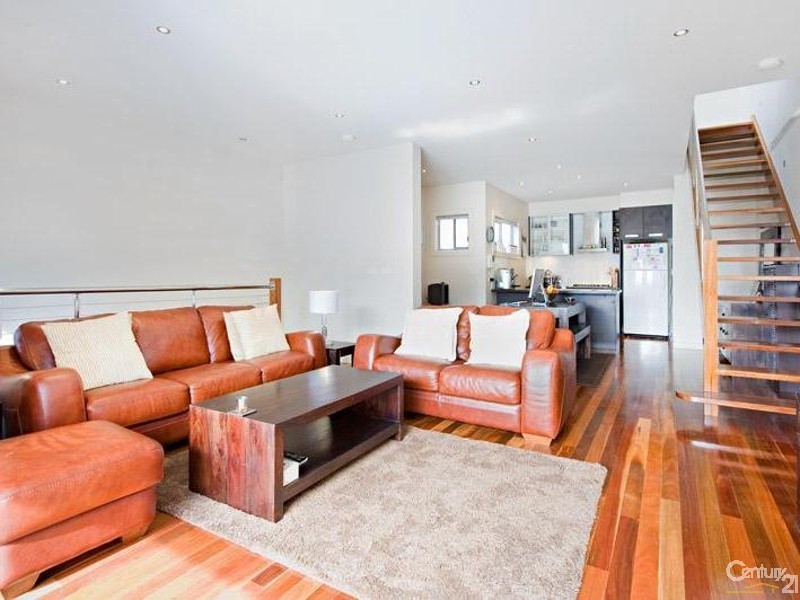 13 Scarborough Place, Kensington VIC 3031