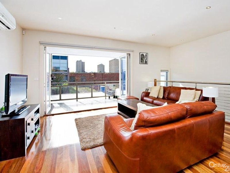 13 Scarborough Place, Kensington VIC 3031