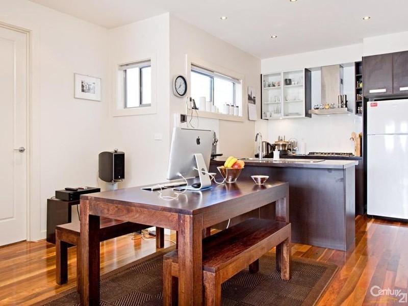 13 Scarborough Place, Kensington VIC 3031