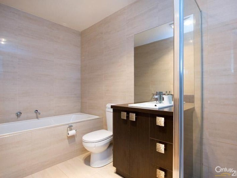 13 Scarborough Place, Kensington VIC 3031