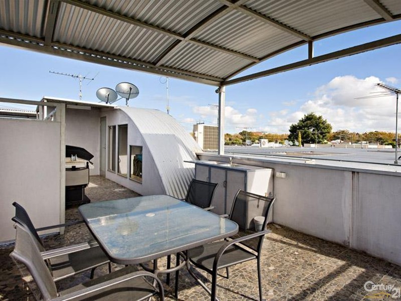 13 Scarborough Place, Kensington VIC 3031