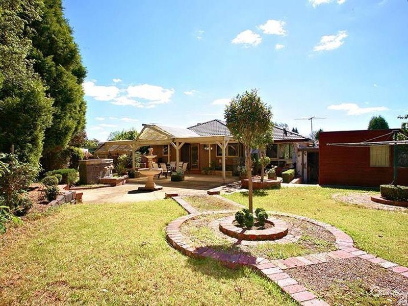 8 Septimus Close, Mill Park VIC 3082
