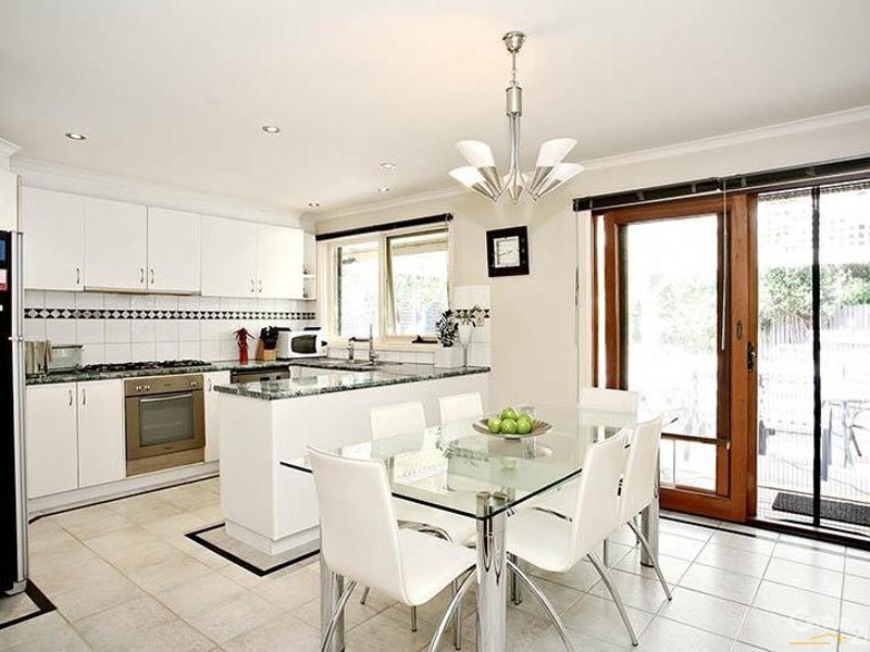 8 Septimus Close, Mill Park VIC 3082