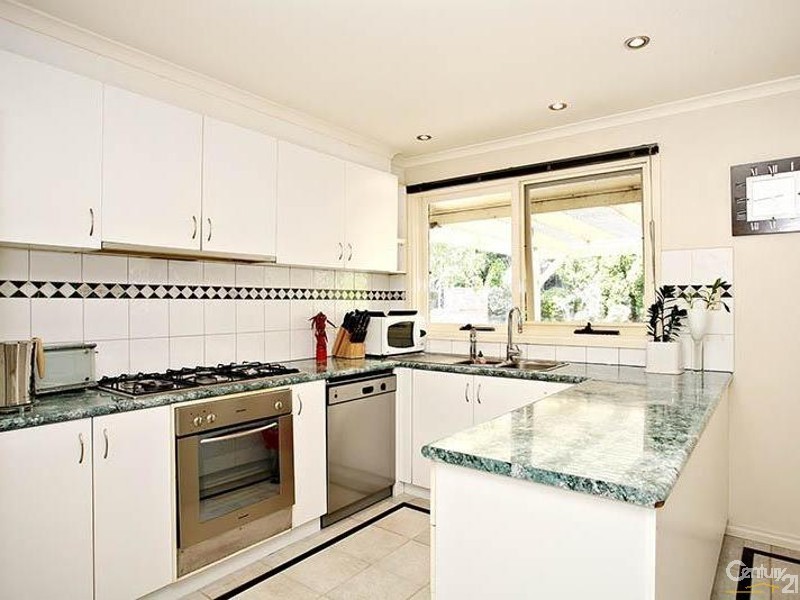 8 Septimus Close, Mill Park VIC 3082