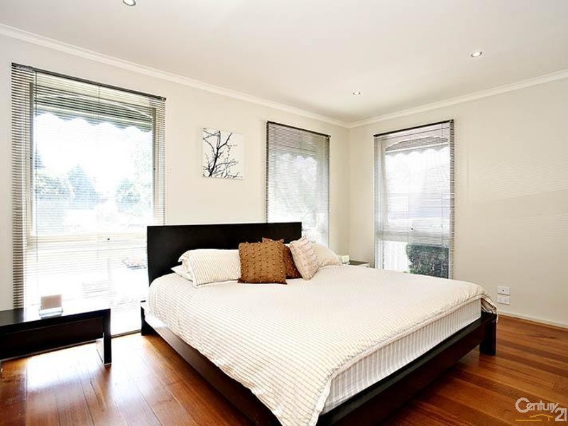 8 Septimus Close, Mill Park VIC 3082