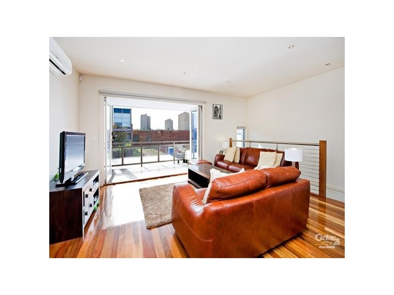 13 Scarborough Place, Kensington VIC 3031