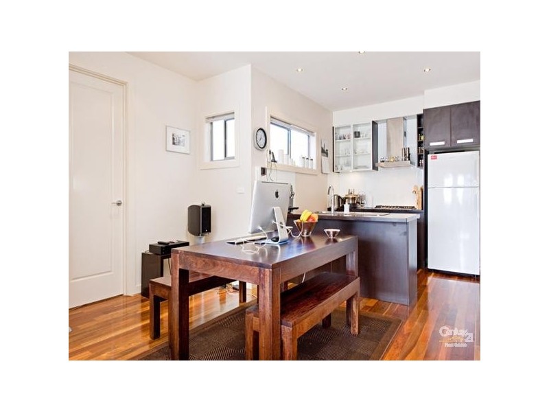 13 Scarborough Place, Kensington VIC 3031