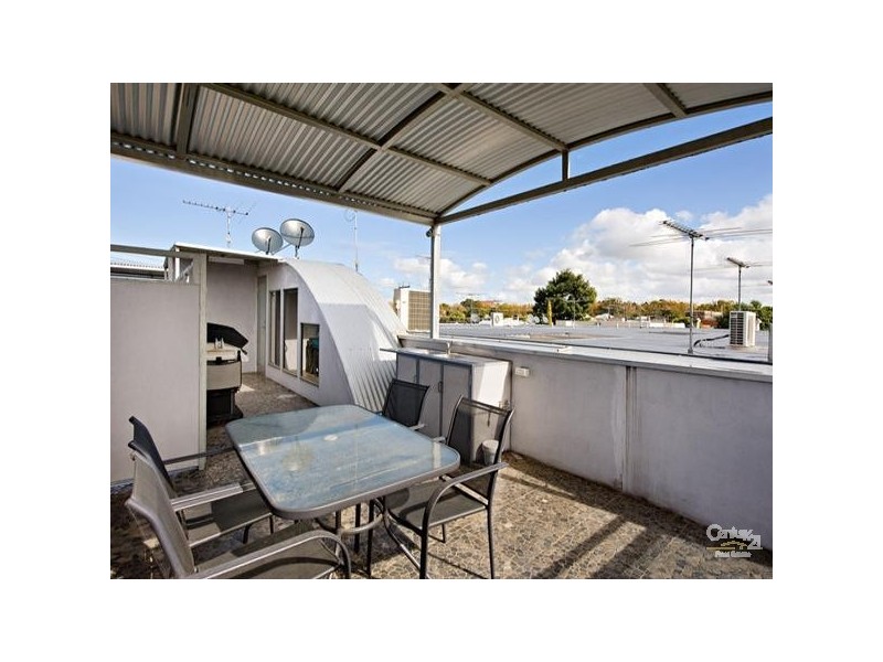 13 Scarborough Place, Kensington VIC 3031