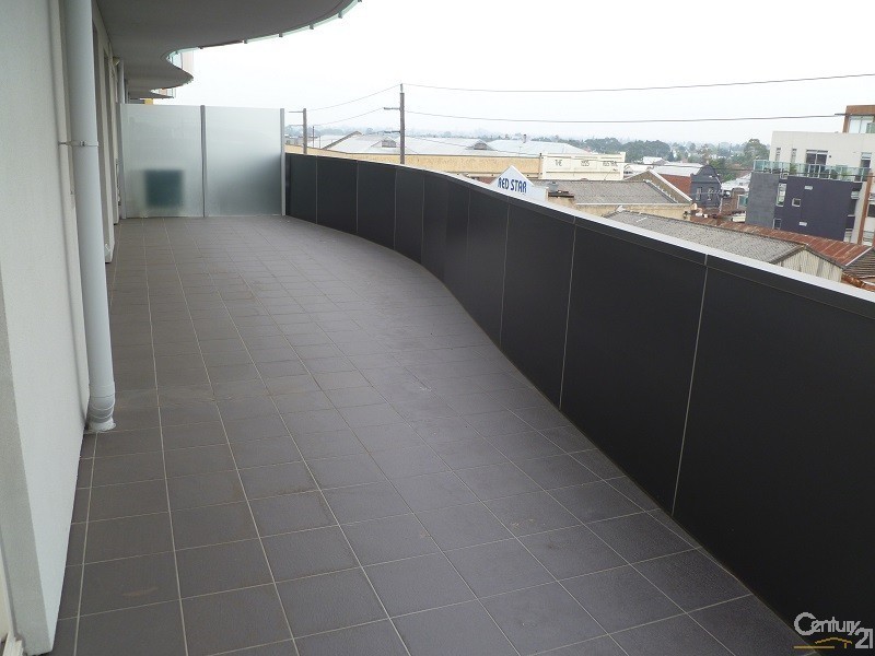 304/17 Robbs Parade, Northcote VIC 3070