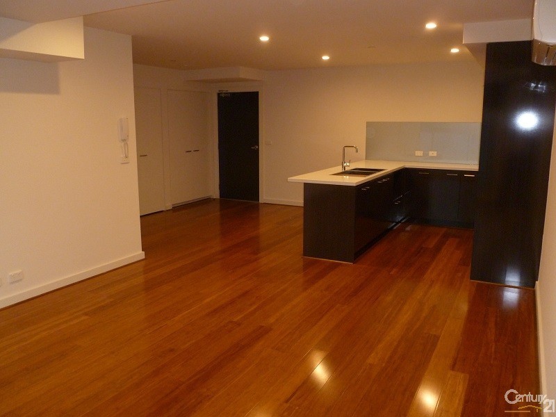 202/17 Robbs Parade, Northcote VIC 3070