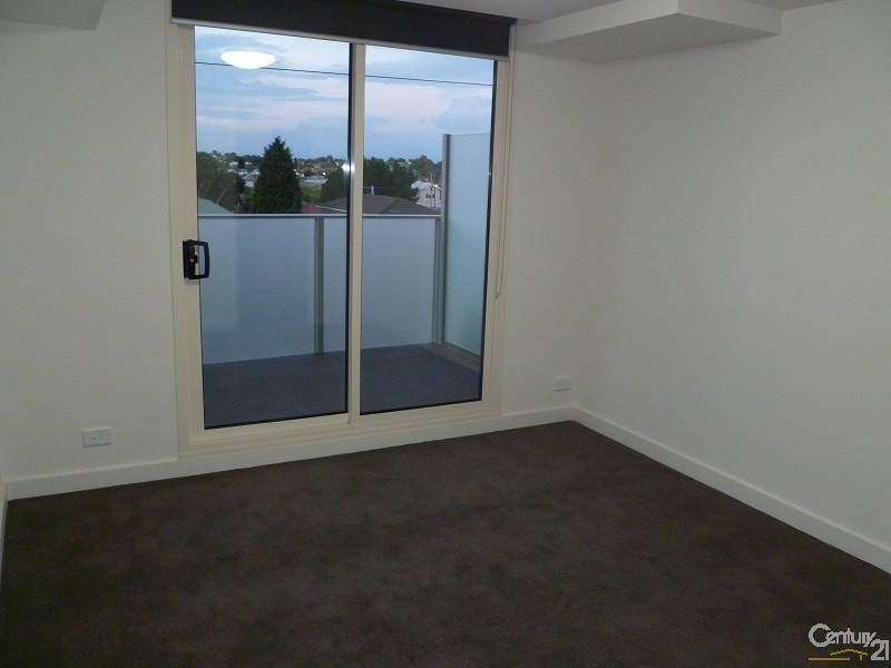 202/17 Robbs Parade, Northcote VIC 3070