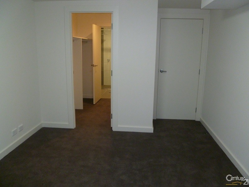 202/17 Robbs Parade, Northcote VIC 3070