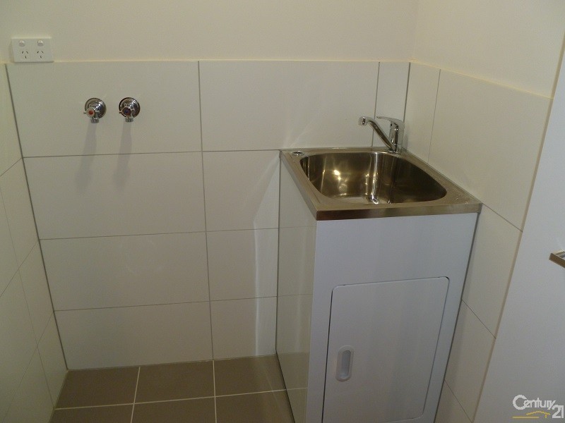 202/17 Robbs Parade, Northcote VIC 3070