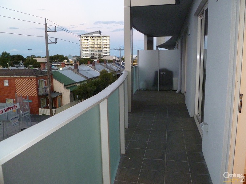 202/17 Robbs Parade, Northcote VIC 3070