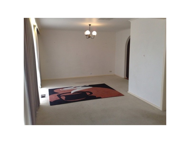 21 Tangemere Ave, Tullamarine VIC 3043