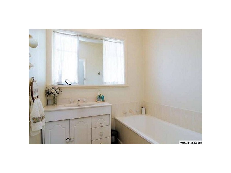 13 Shafer Road, Blackburn North VIC 3130
