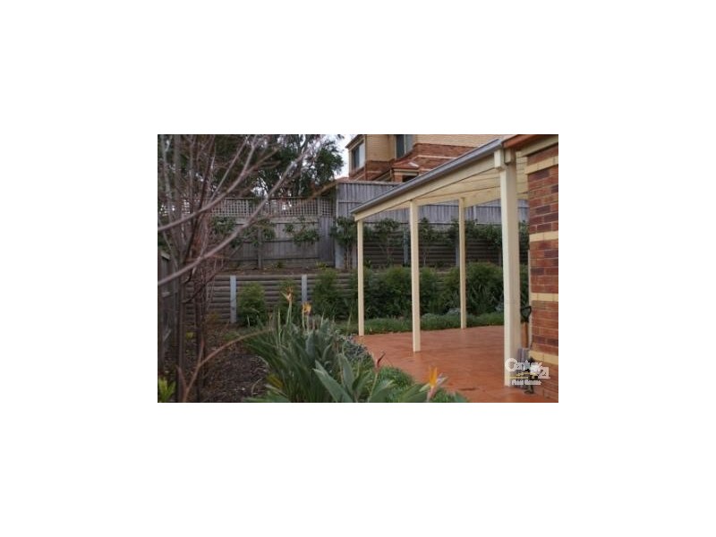 4 Oak Court, Box Hill VIC 3128