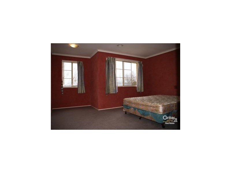 4 Oak Court, Box Hill VIC 3128