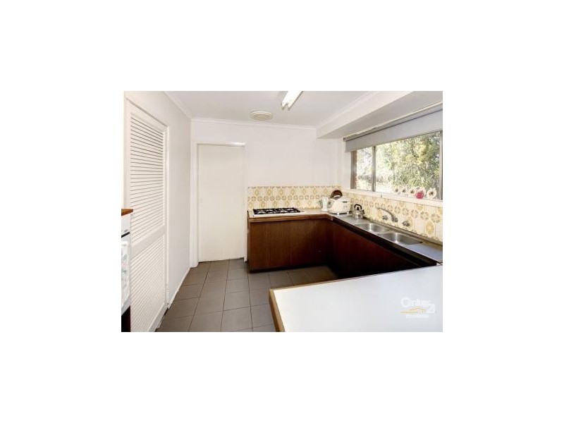 33 Guinevere Parade, Glen Waverley VIC 3150