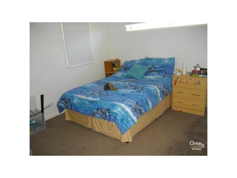 4 Montclair Street, Sanctuary Lakes VIC 3030