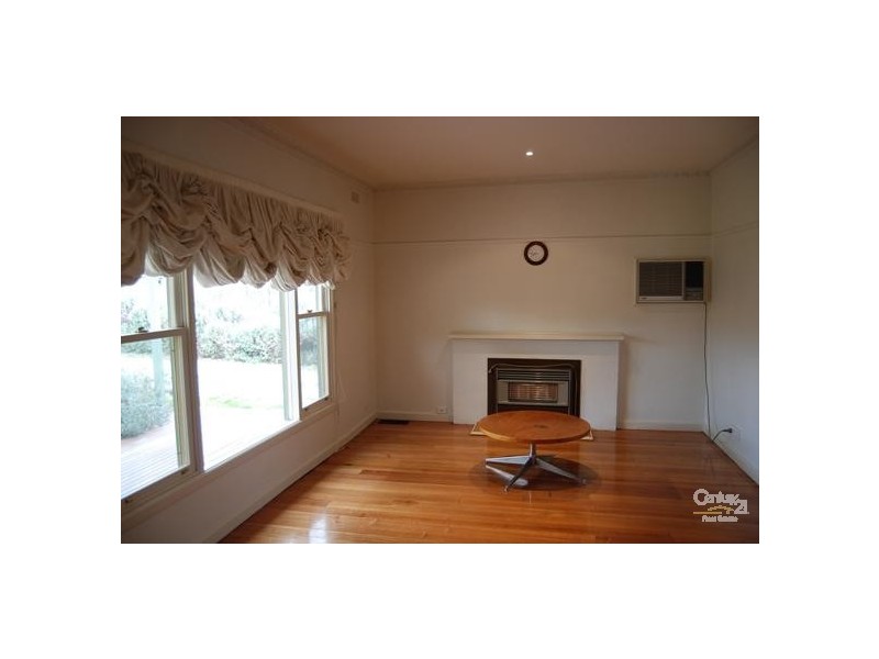 19 Farleigh Ave, Burwood VIC 3125