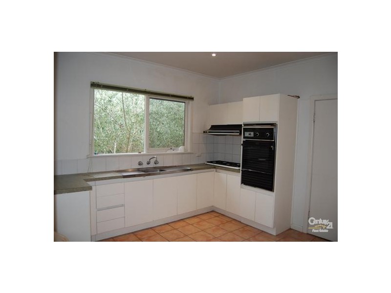 19 Farleigh Ave, Burwood VIC 3125