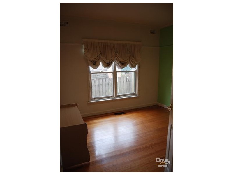 19 Farleigh Ave, Burwood VIC 3125