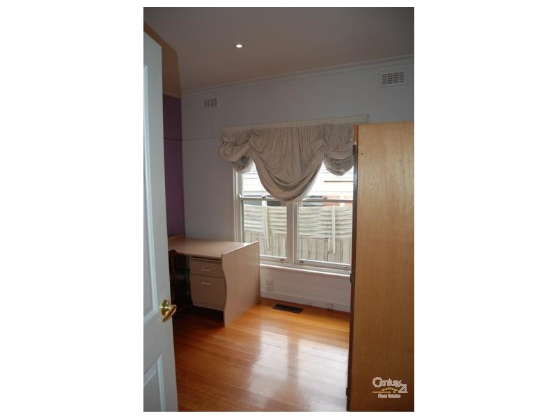 19 Farleigh Ave, Burwood VIC 3125