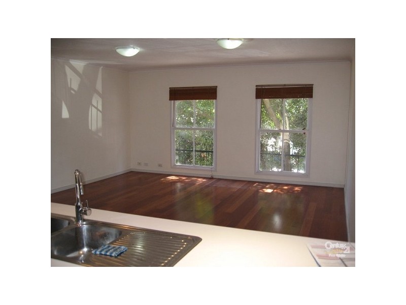 1/5 Miles Street, Southbank VIC 3006