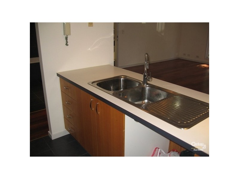 1/5 Miles Street, Southbank VIC 3006