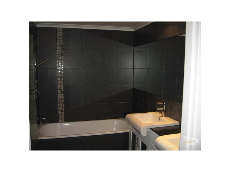 1/5 Miles Street, Southbank VIC 3006