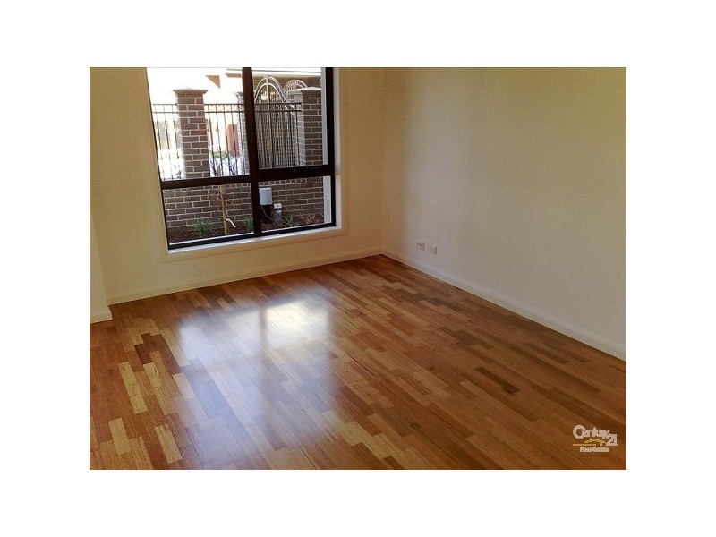 1/1 Nangnak Lane, Mont Albert VIC 3127