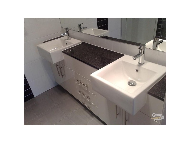 1/1 Nangnak Lane, Mont Albert VIC 3127