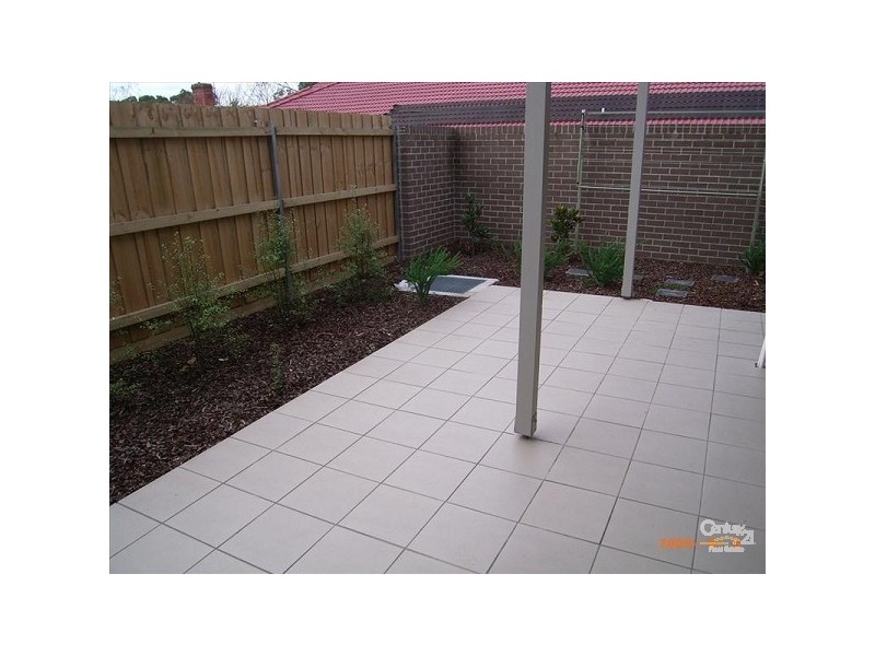 1/1 Nangnak Lane, Mont Albert VIC 3127