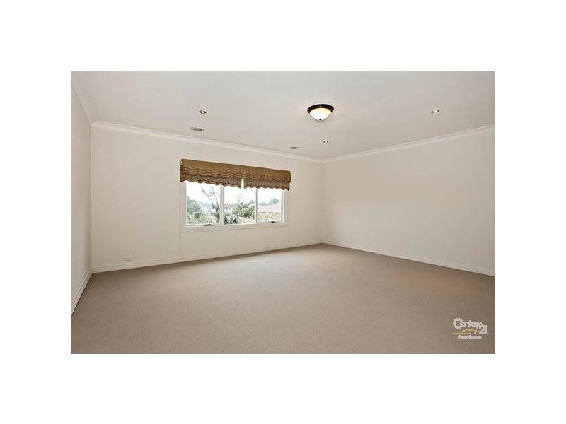 26 Strathalbyn Street, Kew East VIC 3102