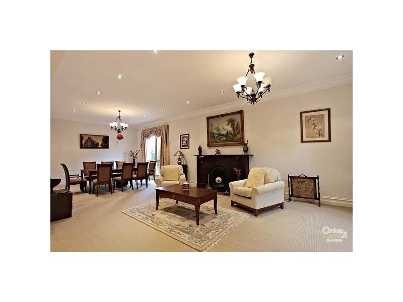 26 Strathalbyn Street, Kew East VIC 3102