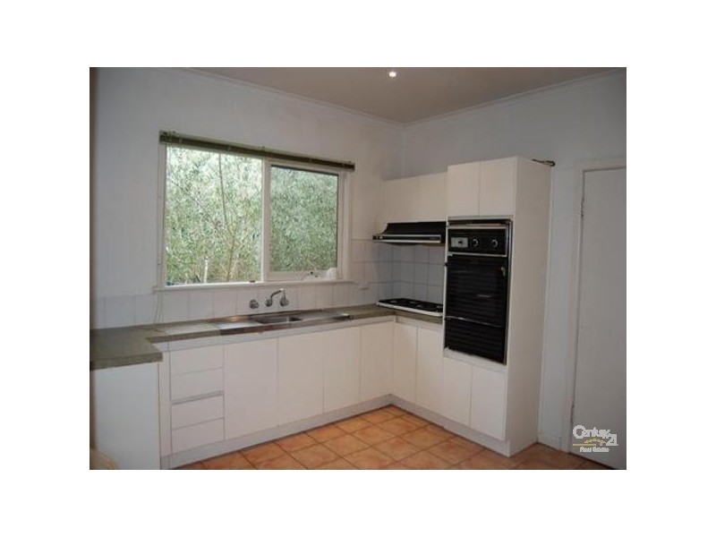 19 Farleigh Ave, Burwood VIC 3125