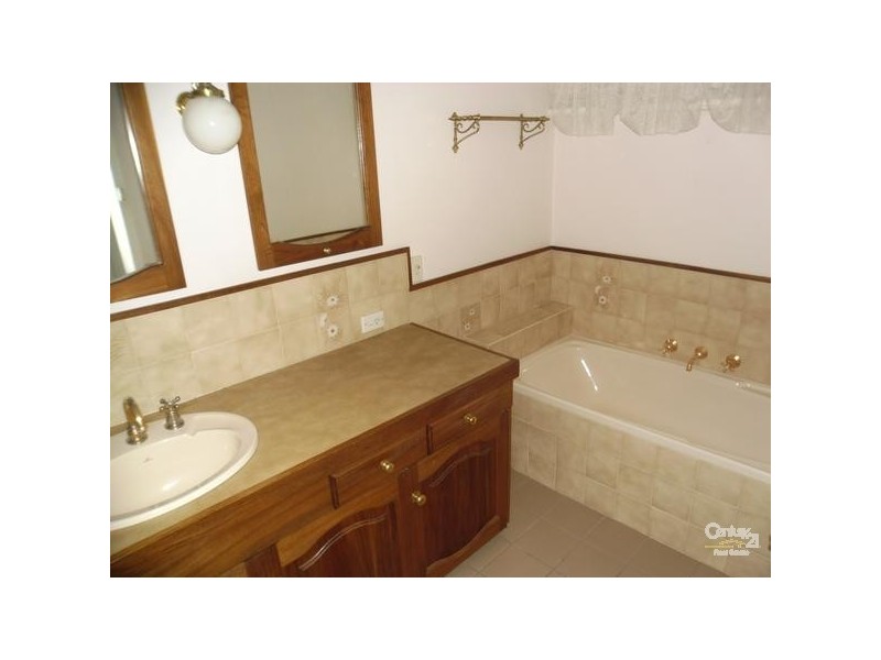 16 Tracey Street, Doncaster East VIC 3109