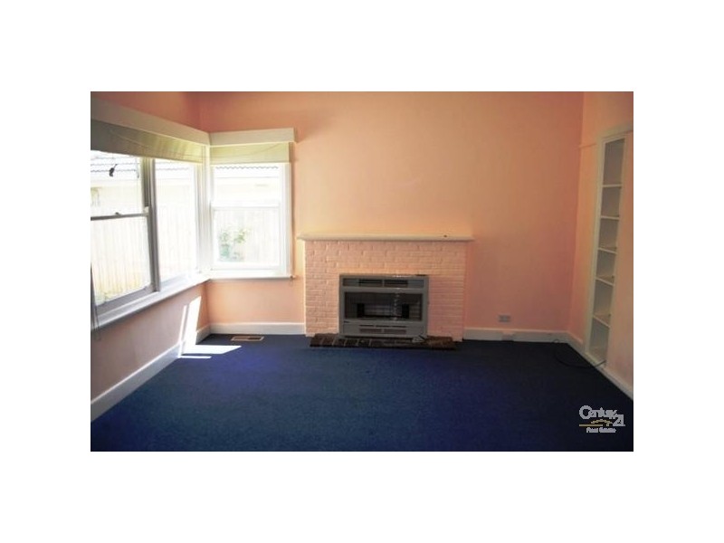 19 Clenbrae Ave, Burwood VIC 3125